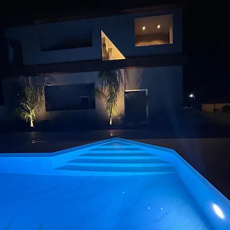 X Luxury Apartment *